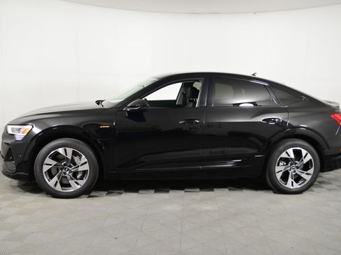 Used 2022 Audi e-tron Premium w/ Convenience Plus Package image 2