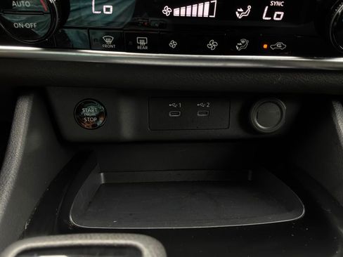 Used 2025 Nissan Rogue SV FWD image 25