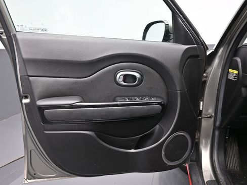 Used 2019 Kia Soul ! FWD image 30