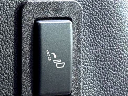 Used 2024 Chevrolet Tahoe Premier AWD/4WD image 31