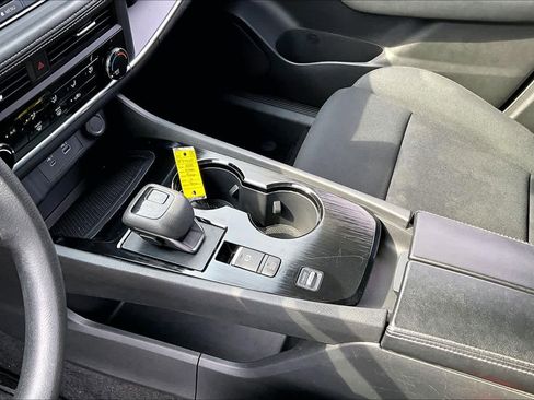 Used 2023 Nissan Rogue S image 15