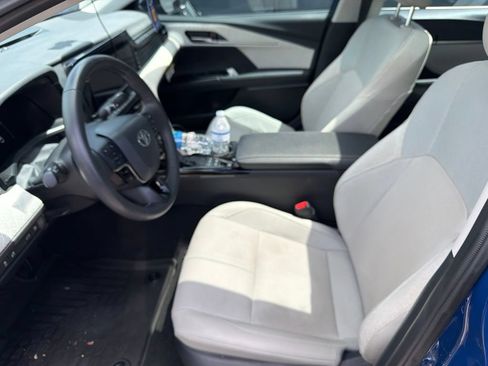Used 2025 Toyota Camry XLE FWD image 12