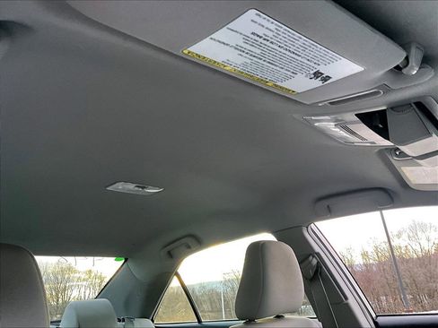 Used 2015 Toyota Camry LE image 19