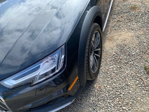 Used 2017 Audi A4 2.0T allroad Prestige w/ Prestige Package AWD/4WD image 2