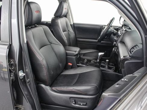 Used 2022 Toyota 4Runner TRD Off-Road Premium AWD/4WD image 26