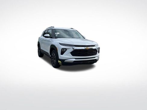 Used 2026 Chevrolet TrailBlazer LT FWD image 2