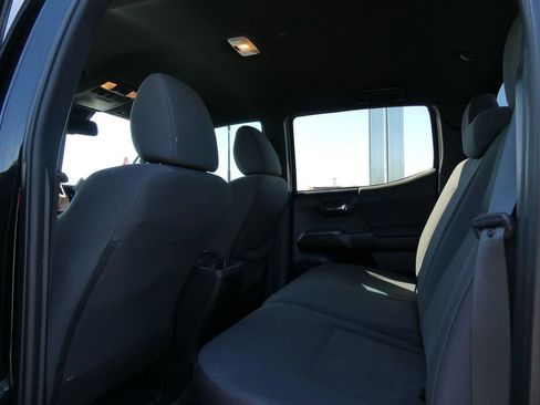 Used 2019 Toyota Tacoma TRD Off-Road w/ Technology Package AWD/4WD image 19