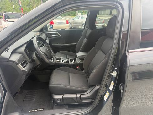 Used 2022 Mitsubishi Outlander ES AWD/4WD image 5
