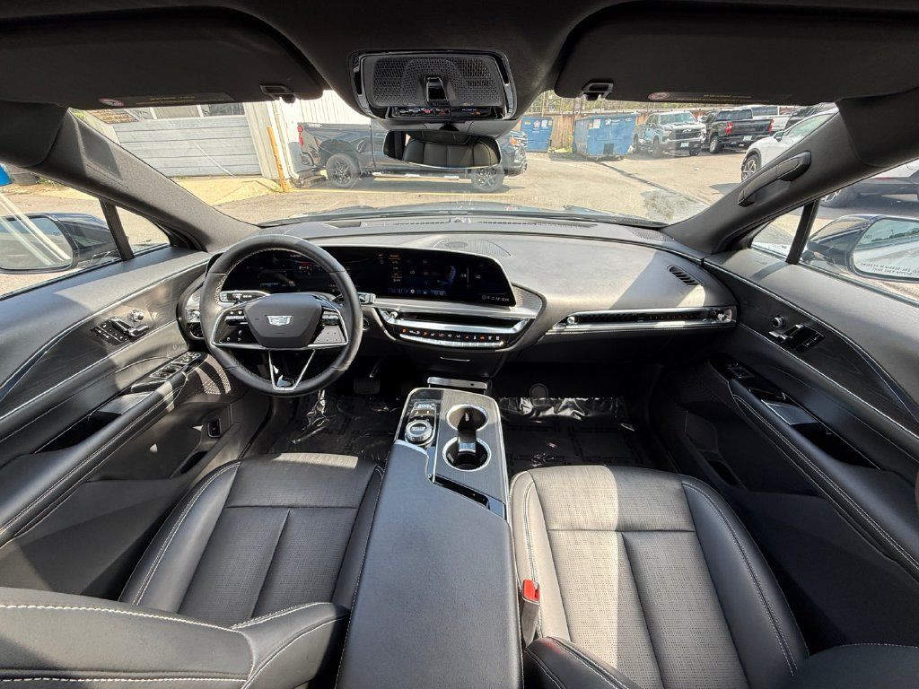 Used 2024 Cadillac Lyriq Luxury AWD/4WD image 23
