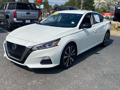 Used 2022 Nissan Altima 2.5 SR image 2