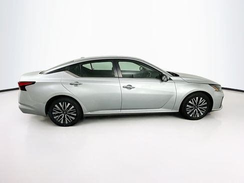 Used 2023 Nissan Altima 2.5 SV FWD image 10