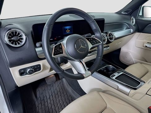 Used 2024 Mercedes-Benz GLB 250 4MATIC image 9