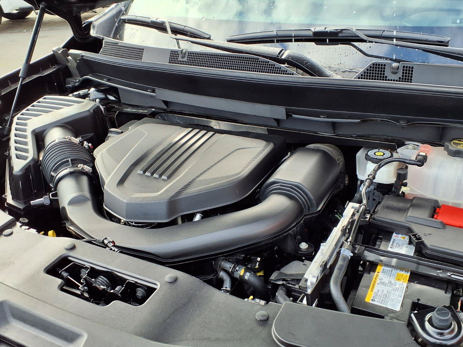Used 2026 Chevrolet Traverse Z71 w/ LPO, Floor Liner Package AWD/4WD image 8