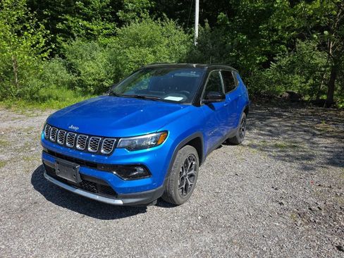 Used 2025 Jeep Compass Limited AWD/4WD image 8