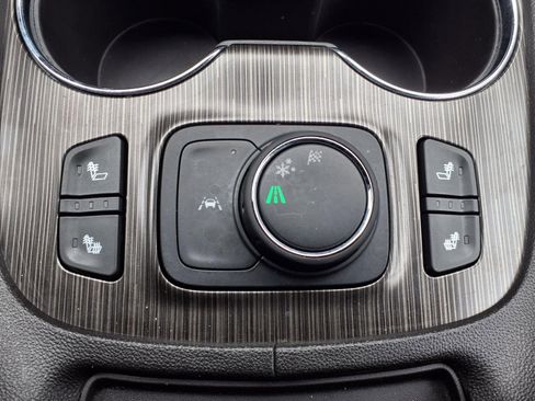 Used 2023 GMC Acadia SLT image 3