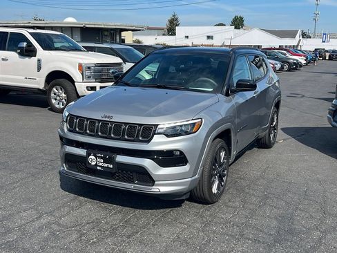 Used 2024 Jeep Compass Limited w/ High Altitude Package AWD/4WD image 3