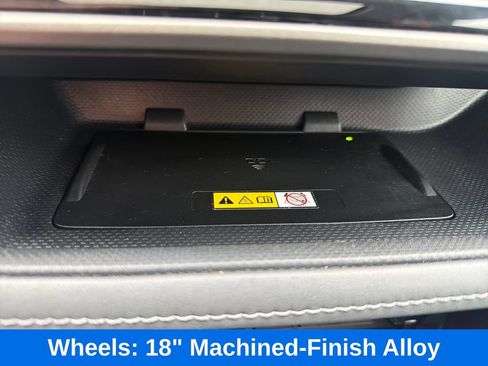 Used 2023 Toyota Highlander XLE AWD/4WD image 18