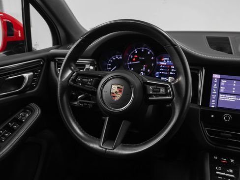 Certified 2023 Porsche Macan AWD/4WD image 33