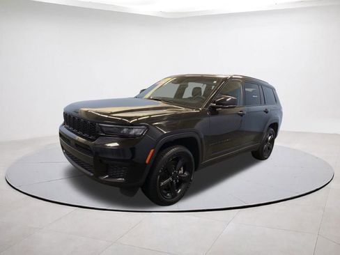 Used 2023 Jeep Grand Cherokee L Laredo image 3