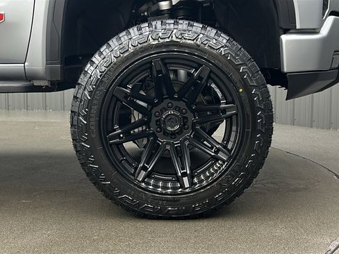 Used 2024 GMC Sierra 1500 AT4 w/ Technology Package image 10