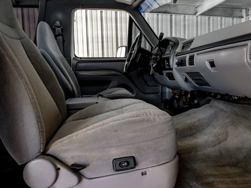 Used 1996 Ford Bronco XLT AWD/4WD image 32