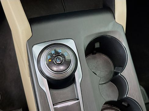 Used 2020 Ford Escape SE image 19