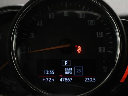 Used 2021 MINI Cooper 4-Door Hardtop w/ Storage Package FWD image 18