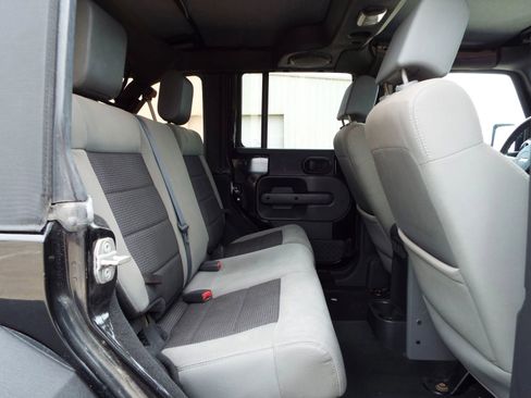 Used 2010 Jeep Wrangler Unlimited Sahara image 26