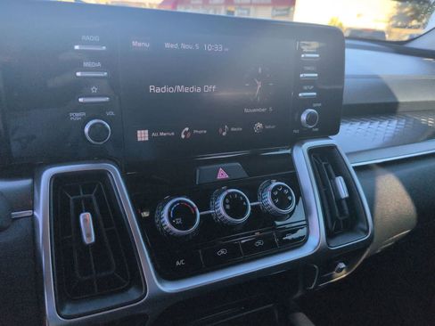 Used 2022 Kia Sorento LX image 26