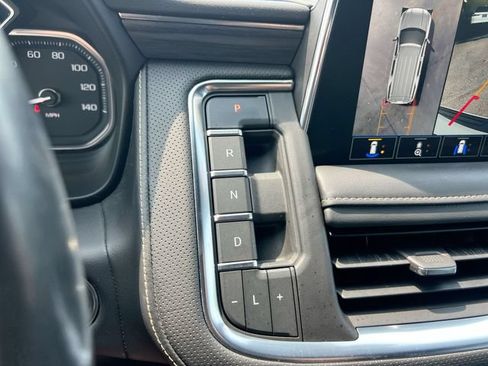 Used 2021 GMC Yukon XL SLT w/ Rear Media and Nav Package AWD/4WD image 16