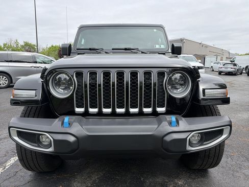 Used 2023 Jeep Wrangler Unlimited Sahara w/ Cold Weather Group AWD/4WD image 2