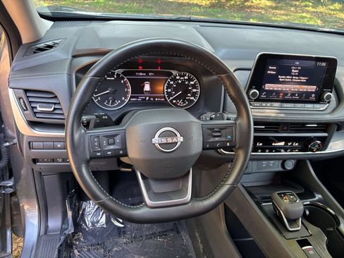 Used 2025 Nissan Rogue SV FWD image 29