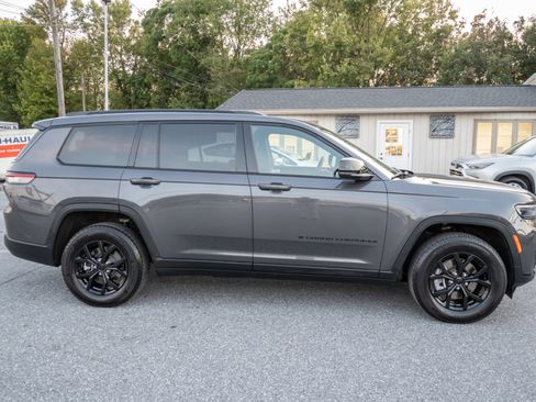 Used 2024 Jeep Grand Cherokee L Laredo image 10