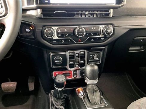 Used 2024 Jeep Wrangler Unlimited Rubicon w/ Convenience Group image 8