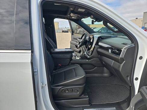 Used 2025 GMC Yukon Elevation image 14