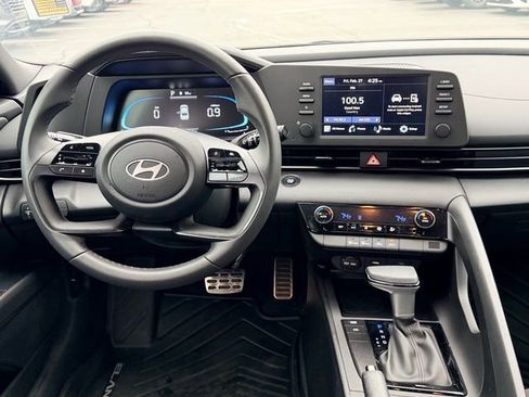 Used 2025 Hyundai Elantra Sport image 11