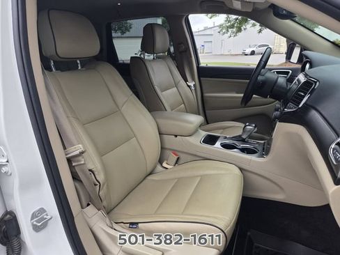 Used 2022 Jeep Grand Cherokee Laredo E RWD image 16