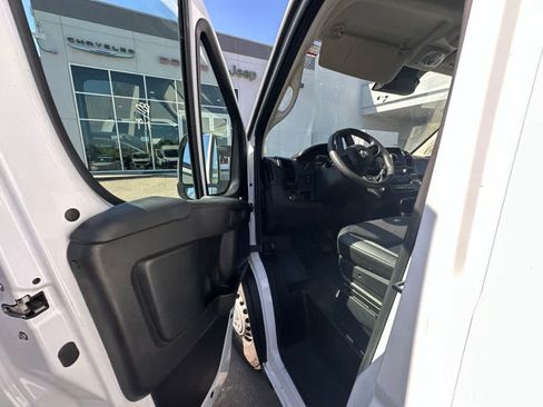 Used 2025 RAM ProMaster 2500 w/ Convenience Group FWD image 6
