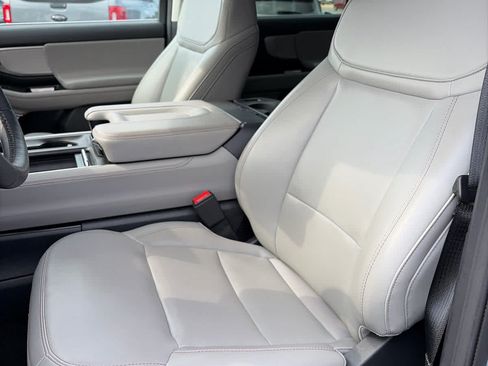 Certified 2025 Ford Expedition Active AWD/4WD image 18