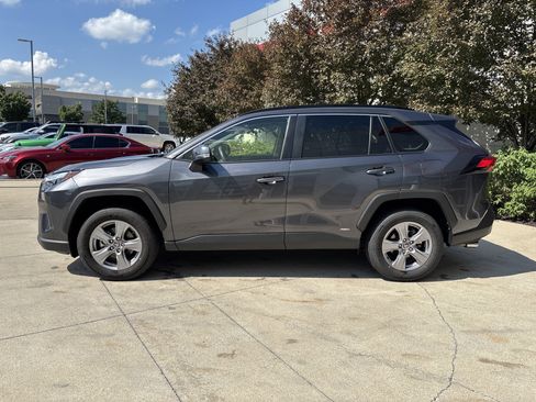 Used 2025 Toyota RAV4 XLE AWD/4WD image 6