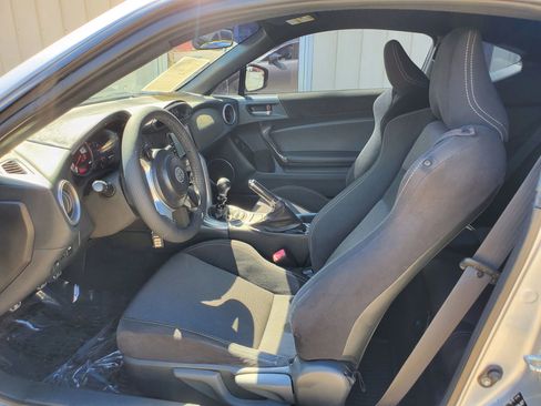 Used 2017 Toyota 86 image 17