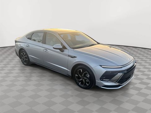 Used 2024 Hyundai Sonata SEL FWD image 3