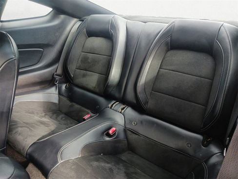 Used 2016 Ford Mustang Shelby GT350 w/ Technology Package image 12