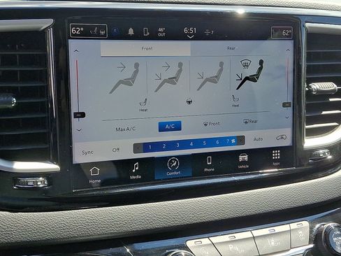 Used 2023 Chrysler Pacifica Touring-L FWD image 16