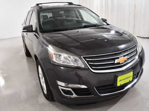 Used 2017 Chevrolet Traverse LT w/ Style and Technology Package FWD image 4