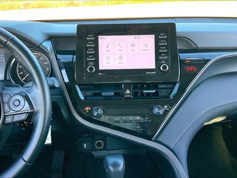 Used 2023 Toyota Camry SE FWD image 7
