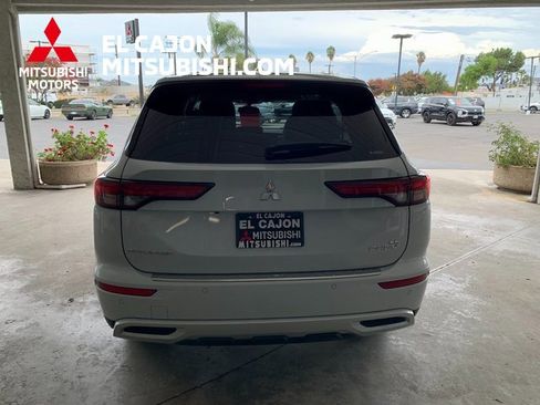 New 2025 Mitsubishi Outlander SE image 5