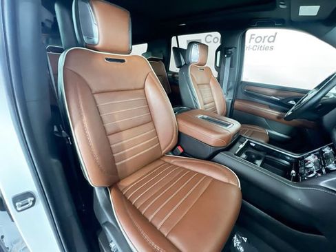 Used 2024 GMC Yukon Denali Ultimate AWD/4WD image 19