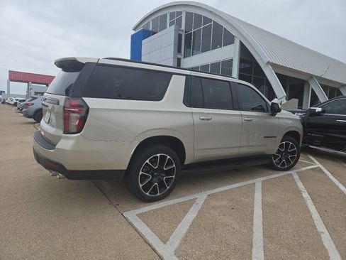 Used 2023 Chevrolet Suburban RST w/ Sport Performance Package AWD/4WD image 10