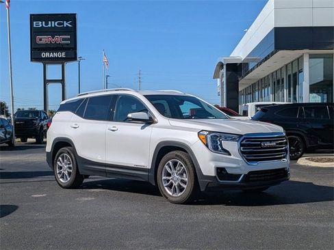 Used 2023 GMC Terrain SLT image 2